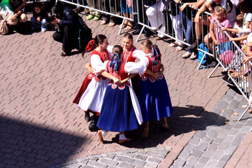 Barwny korowód na początek festiwalu