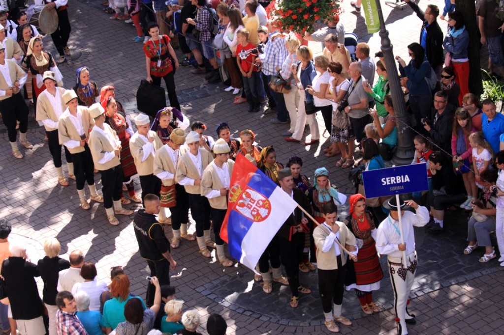 Barwny korowód na początek festiwalu