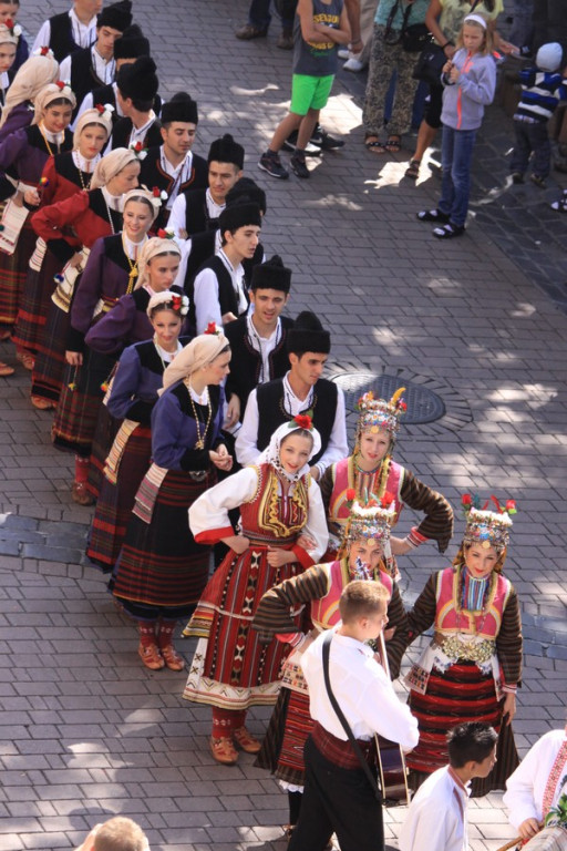 Barwny korowód na początek festiwalu