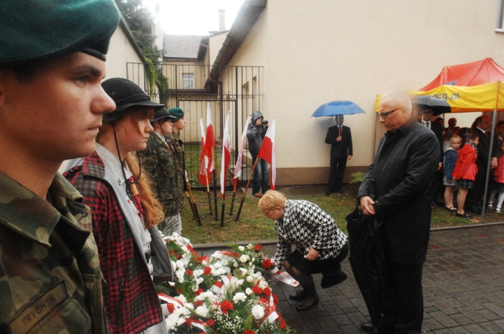Nowy Targ: Uroczystości pod parasolami