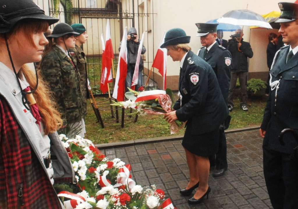Nowy Targ: Uroczystości pod parasolami