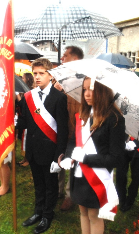 Nowy Targ: Uroczystości pod parasolami