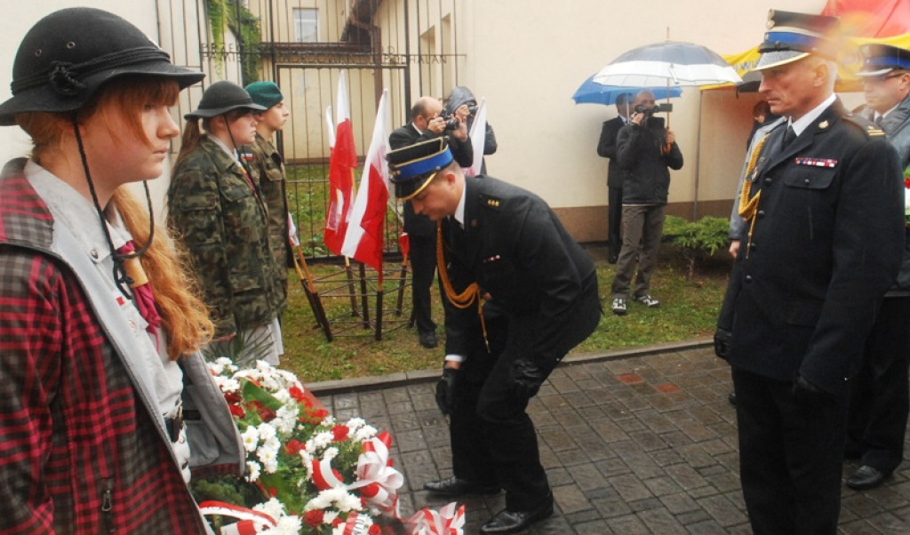 Nowy Targ: Uroczystości pod parasolami