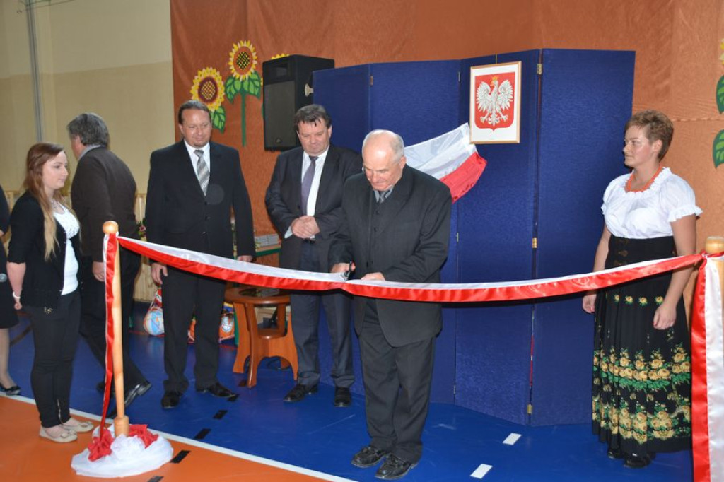 Wielkie otwarcie gimnazjum w Leśnicy