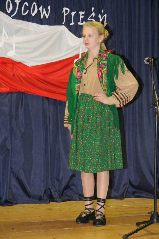 Patriotyczne śpiewanie w Odrowążu