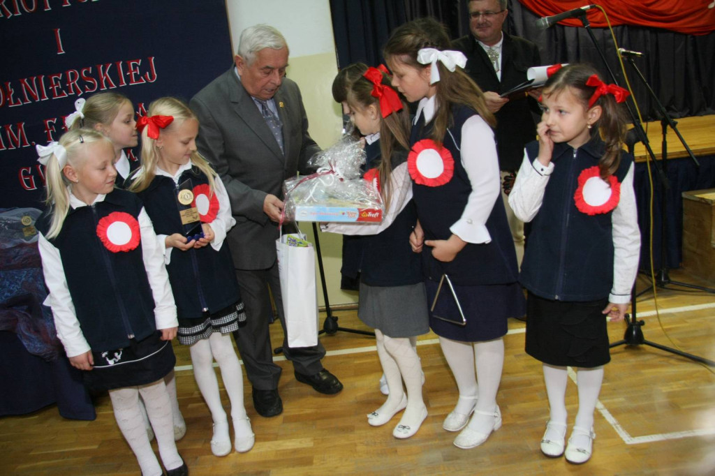 Patriotyczne śpiewanie w Odrowążu
