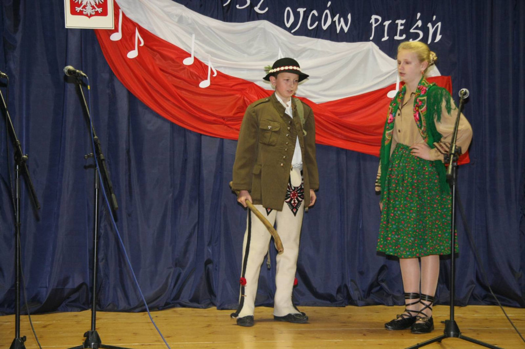 Patriotyczne śpiewanie w Odrowążu