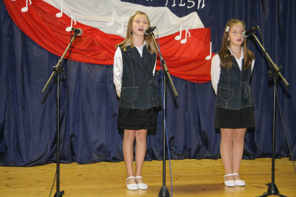 Patriotyczne śpiewanie w Odrowążu