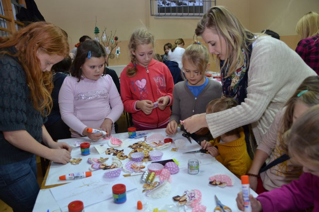 Warsztaty dekoracji świątecznych w Pyzówce