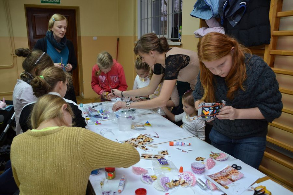 Warsztaty dekoracji świątecznych w Pyzówce