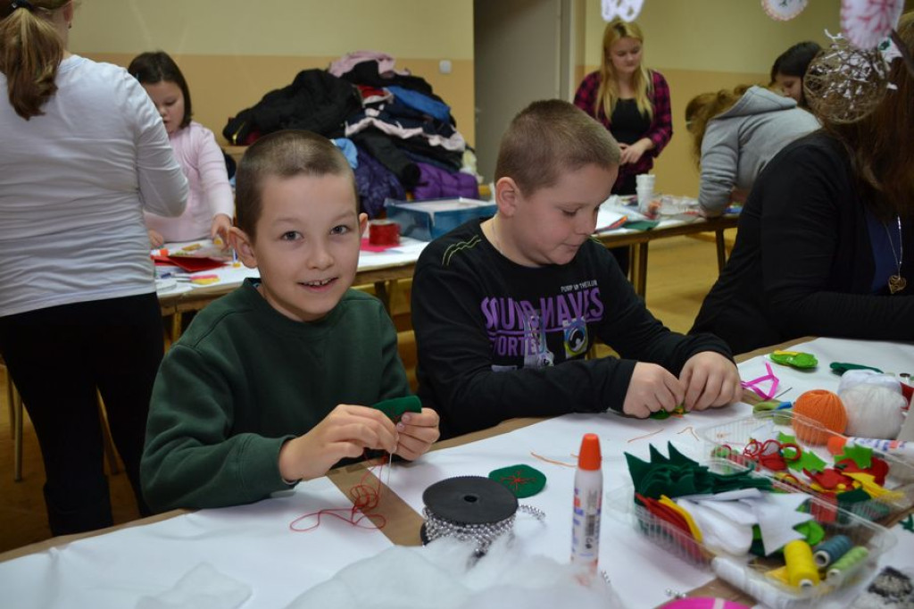 Warsztaty dekoracji świątecznych w Pyzówce