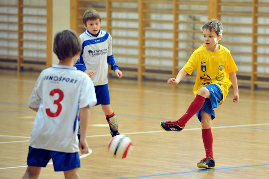 Nowy Targ: I Mikołajkowy Turniej w Piłce Halowej żaków i orlików