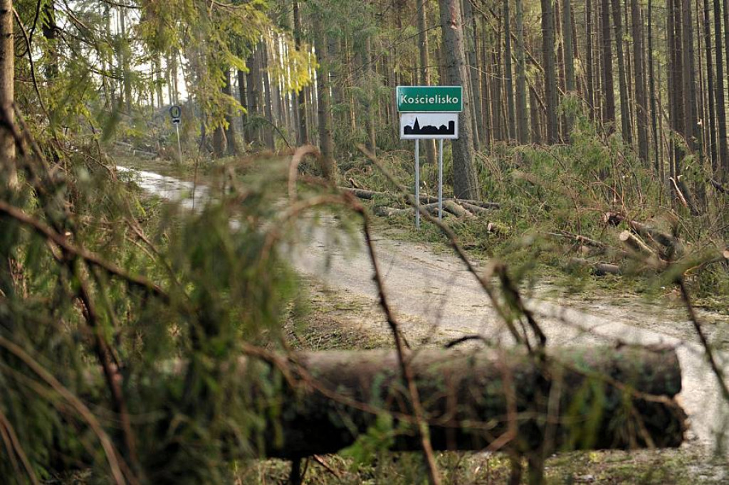 Halny pod Giewontem. Trwa porządkowanie po wichurze