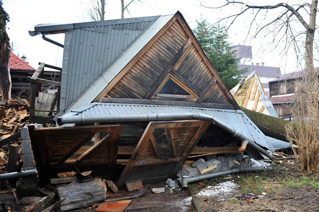 Halny pod Giewontem. Trwa porządkowanie po wichurze