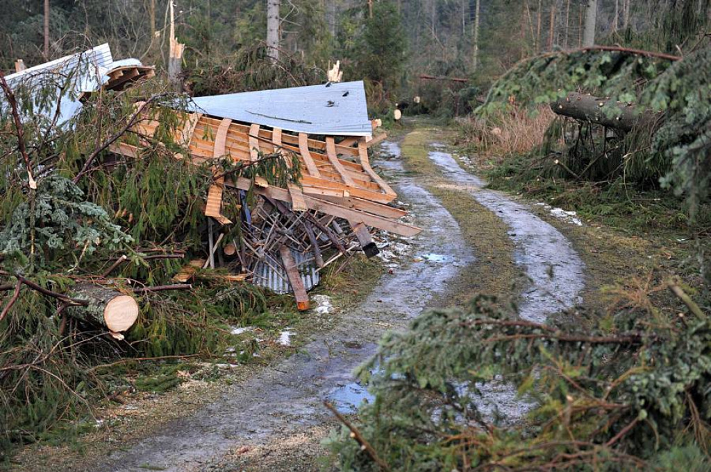 Halny pod Giewontem. Trwa porządkowanie po wichurze