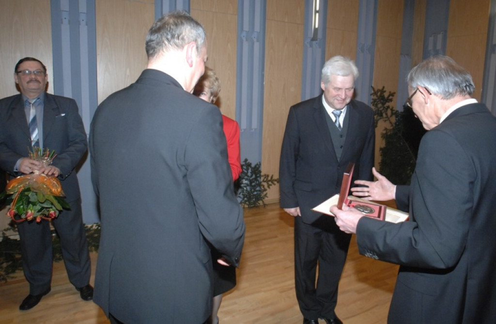 Nowy Targ: Starosta sypał owsem