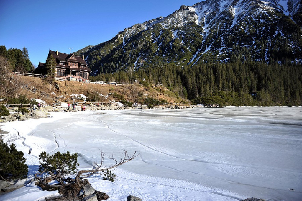 Morskie Oko na początku lutego. Zima czy wiosna?