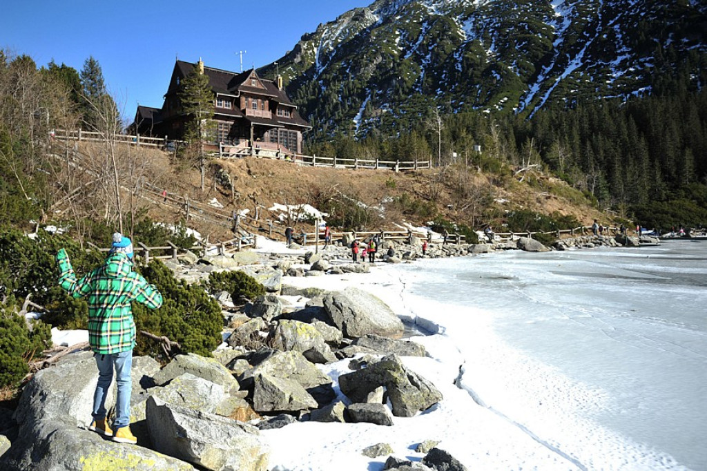 Morskie Oko na początku lutego. Zima czy wiosna?
