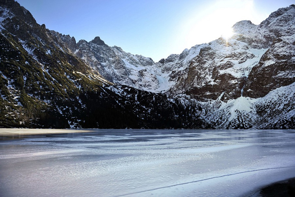 Morskie Oko na początku lutego. Zima czy wiosna?