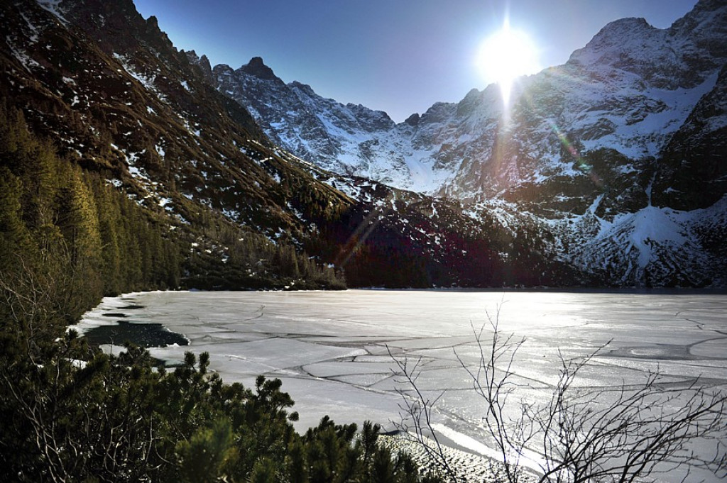 Morskie Oko na początku lutego. Zima czy wiosna?