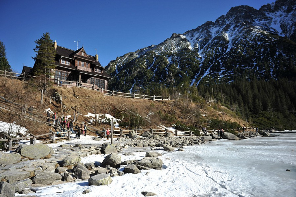 Morskie Oko na początku lutego. Zima czy wiosna?