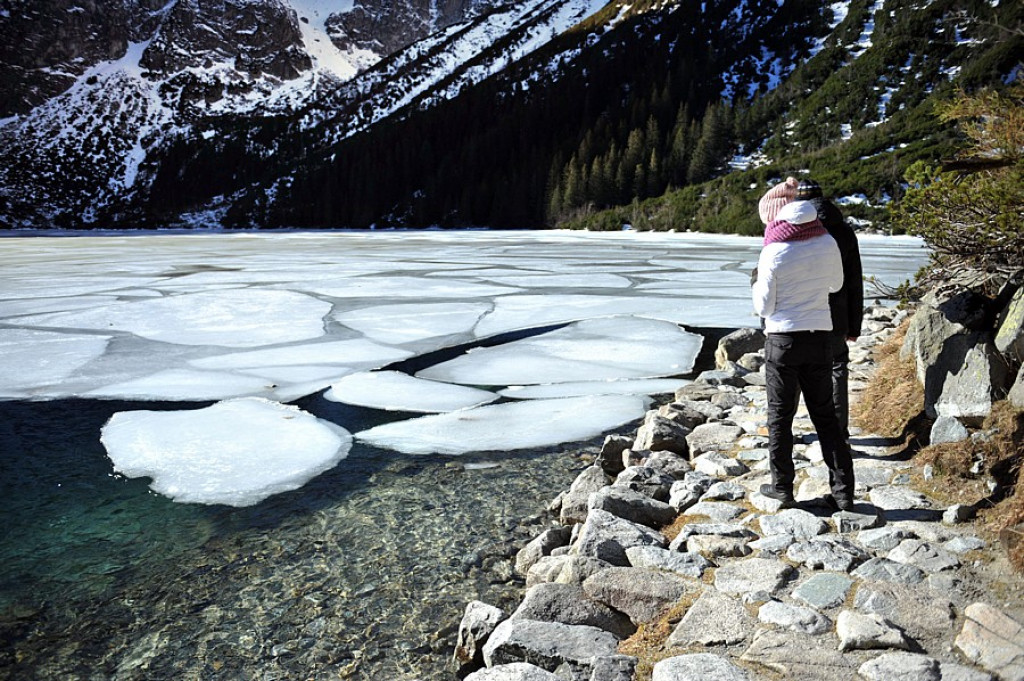 Morskie Oko na początku lutego. Zima czy wiosna?