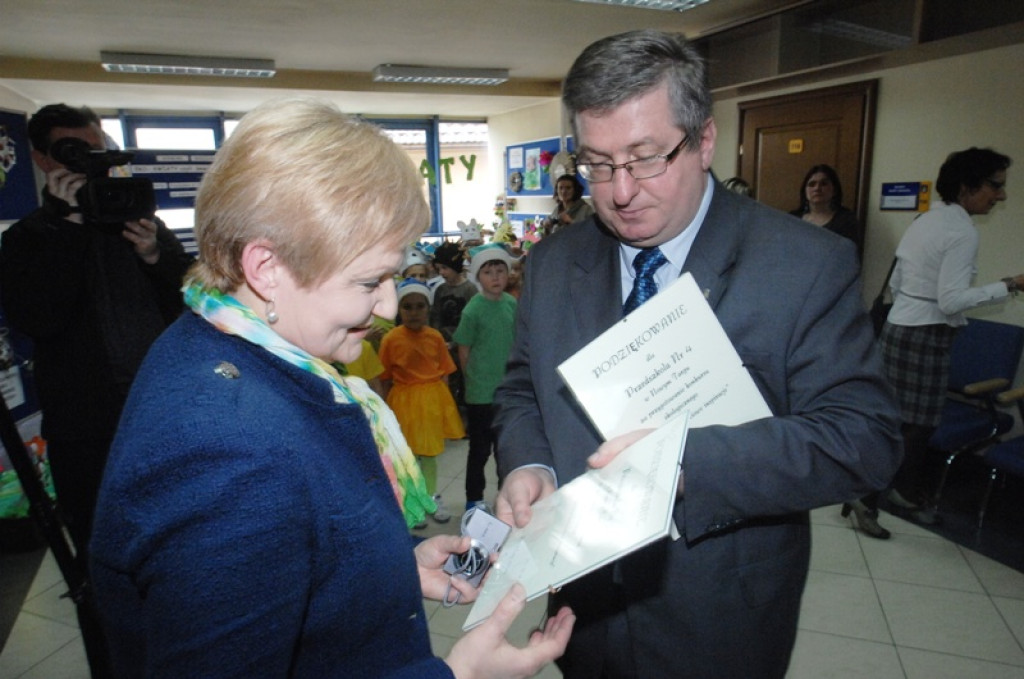 Śmieciowe cudeńka w nowotarskim ratuszu