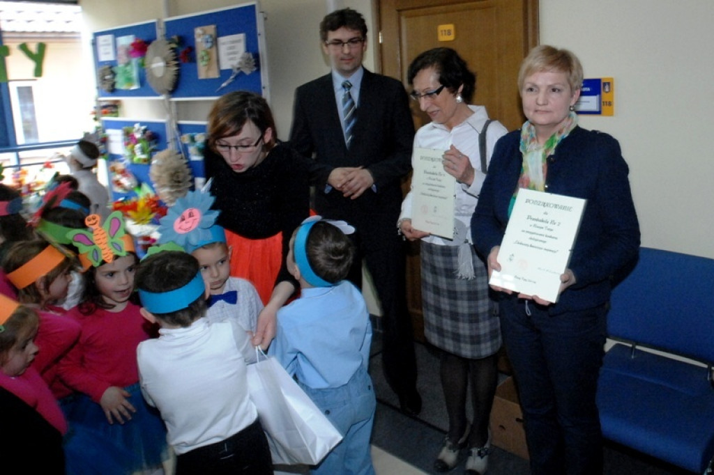 Śmieciowe cudeńka w nowotarskim ratuszu