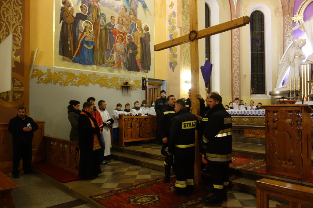 Droga Krzyżowa ulicami Poronina
