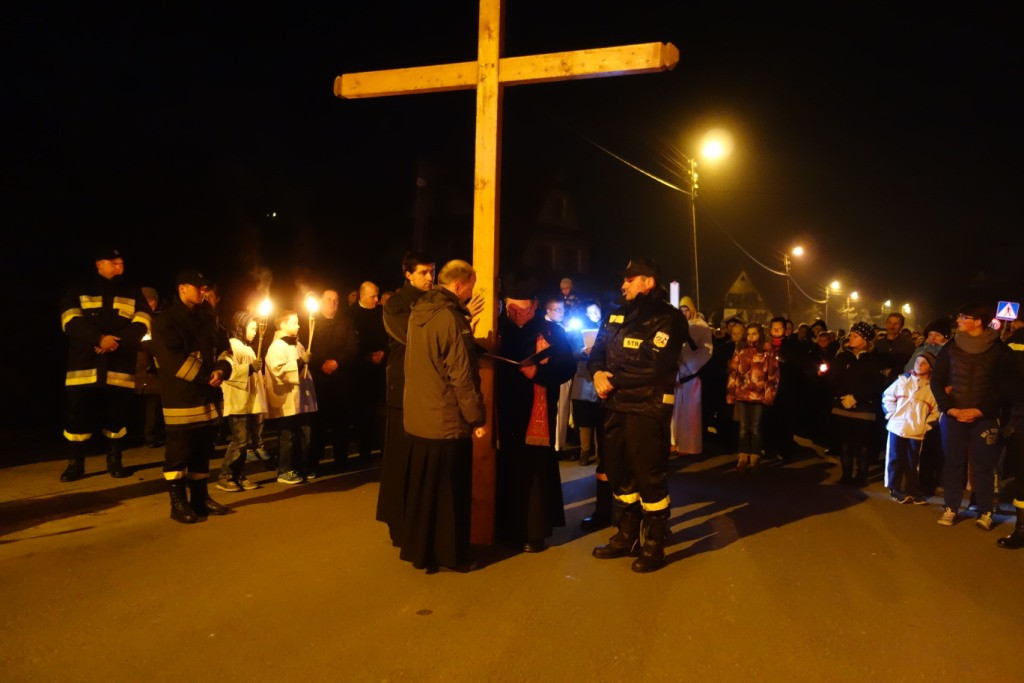 Droga Krzyżowa ulicami Poronina