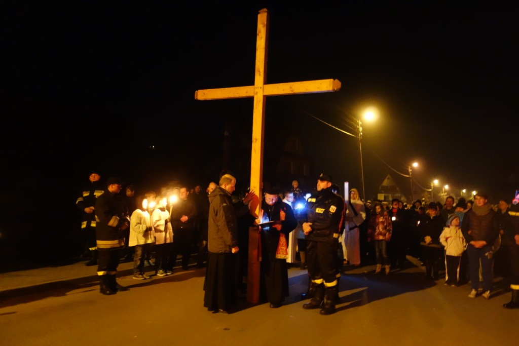 Droga Krzyżowa ulicami Poronina