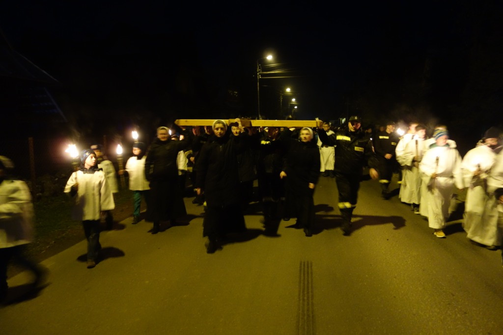 Droga Krzyżowa ulicami Poronina