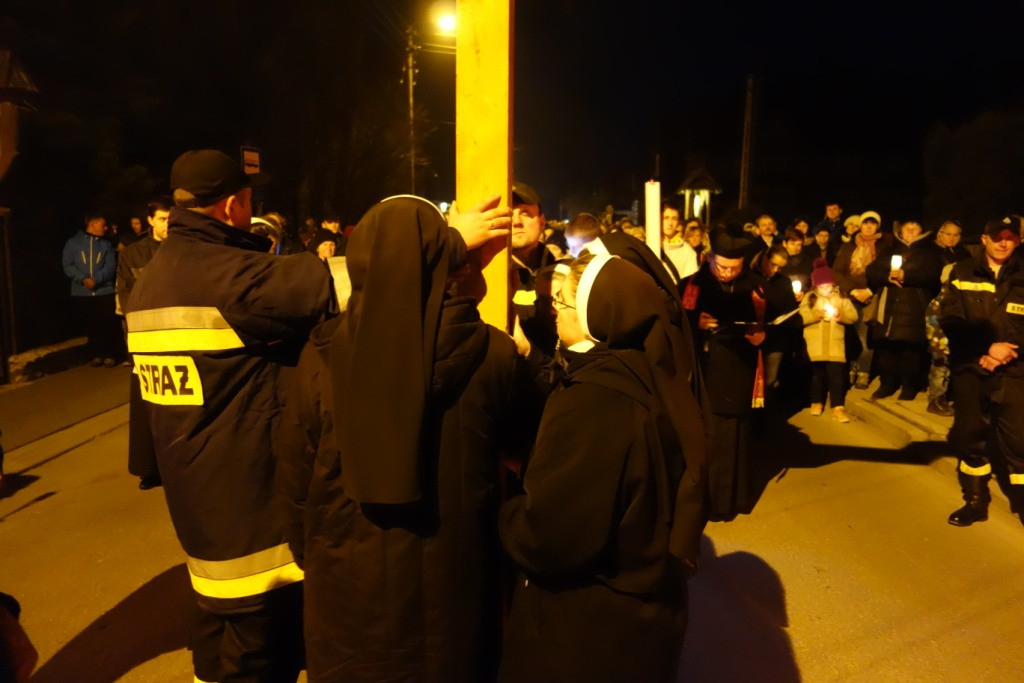 Droga Krzyżowa ulicami Poronina