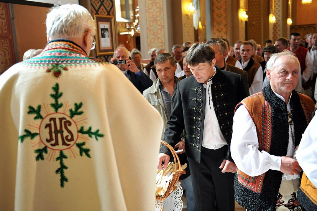 Święto Bacowskie w Ludźmierzu: Kierdel owiec symbolicznie poświęcony