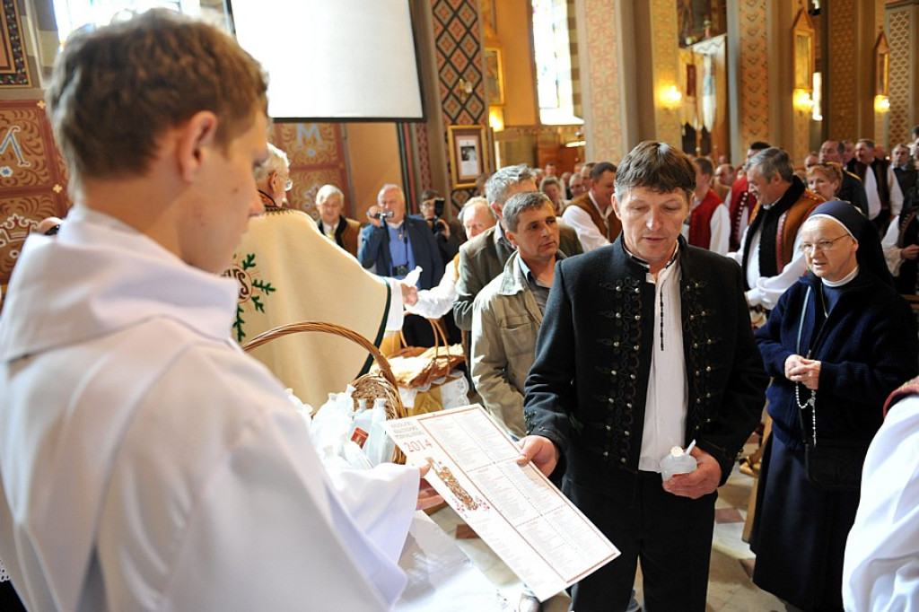 Święto Bacowskie w Ludźmierzu: Kierdel owiec symbolicznie poświęcony