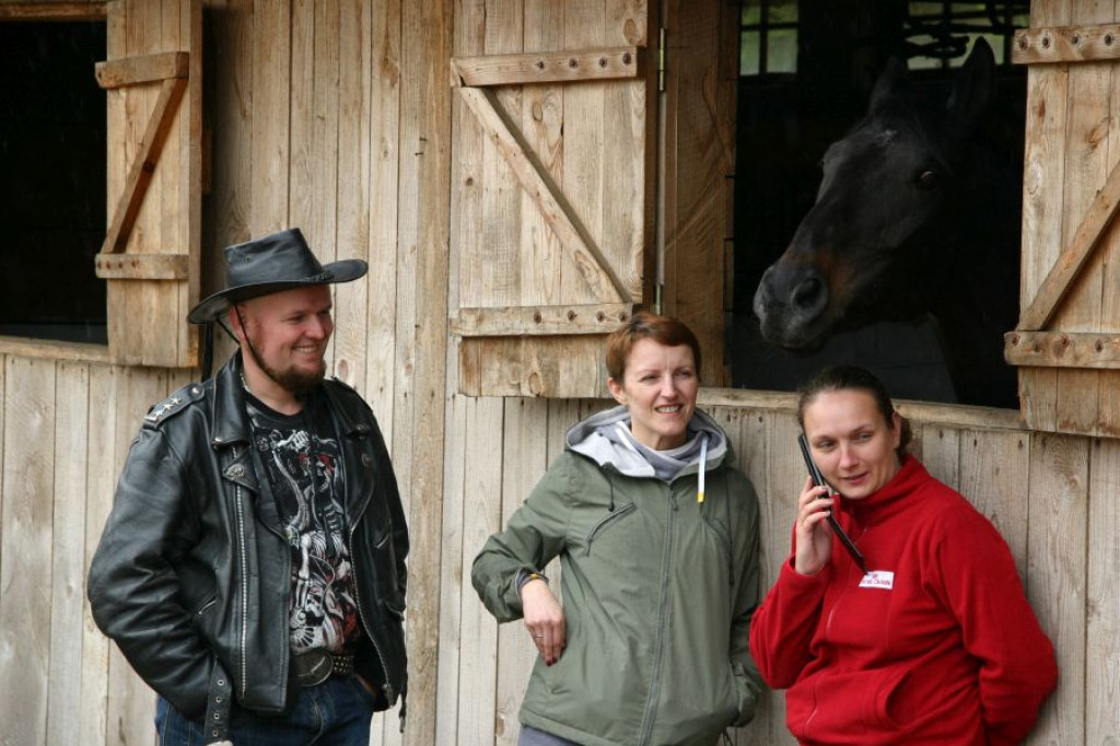 Mszana Górna: Beskid Wyspowy z wysokości siodła
