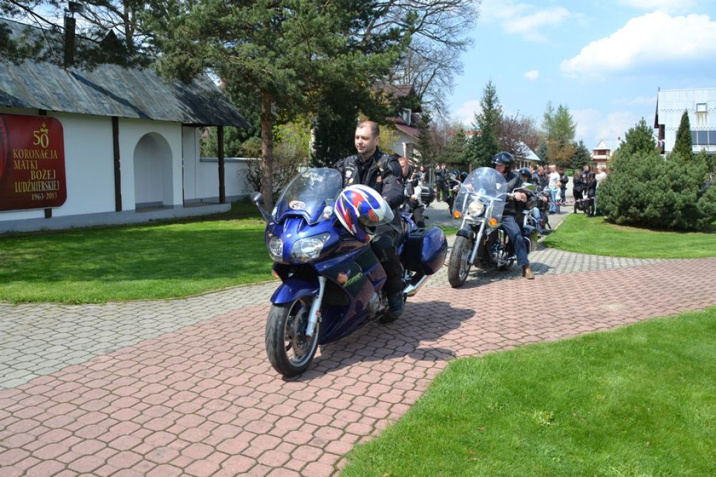 Motocykliści rozpoczynają sezon w Ludźmierzu