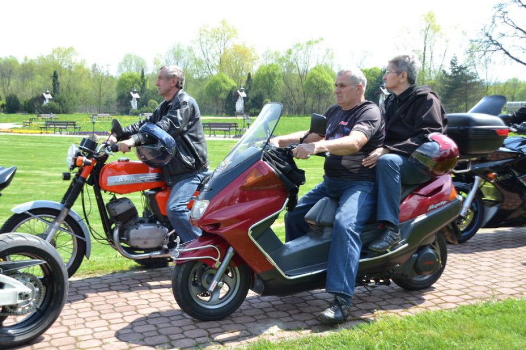 Motocykliści rozpoczynają sezon w Ludźmierzu