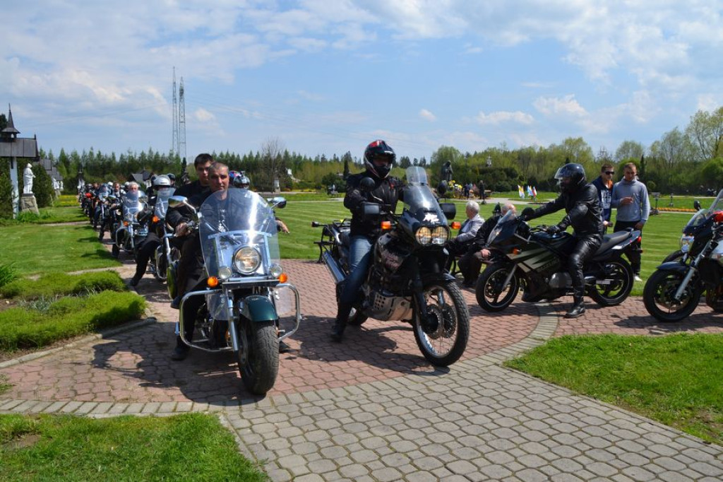 Motocykliści rozpoczynają sezon w Ludźmierzu