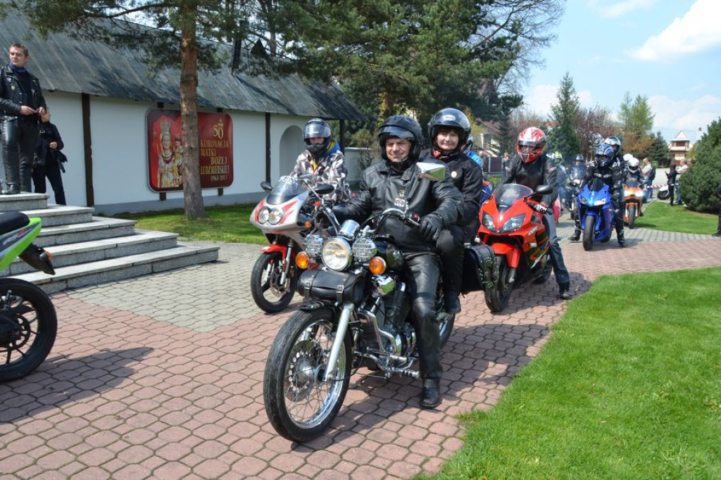 Motocykliści rozpoczynają sezon w Ludźmierzu