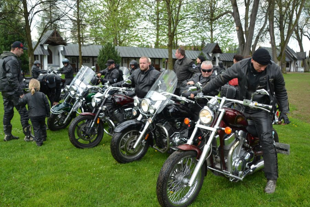 Motocykliści rozpoczynają sezon w Ludźmierzu