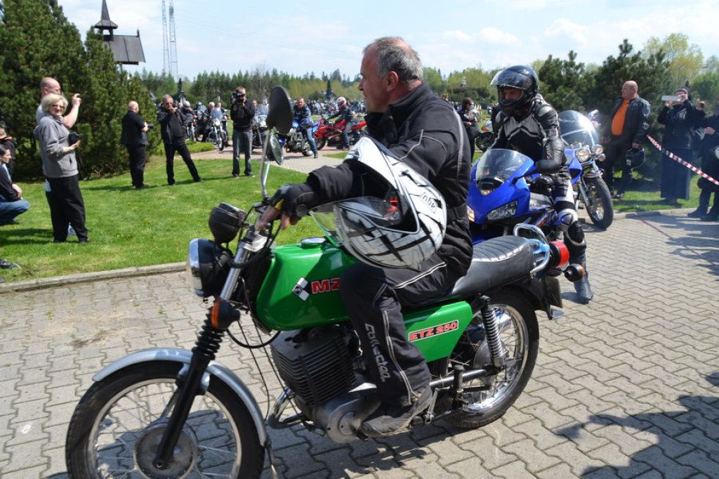 Motocykliści rozpoczynają sezon w Ludźmierzu