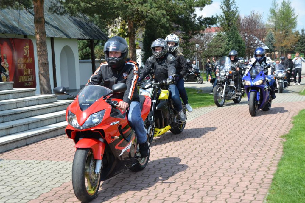 Motocykliści rozpoczynają sezon w Ludźmierzu