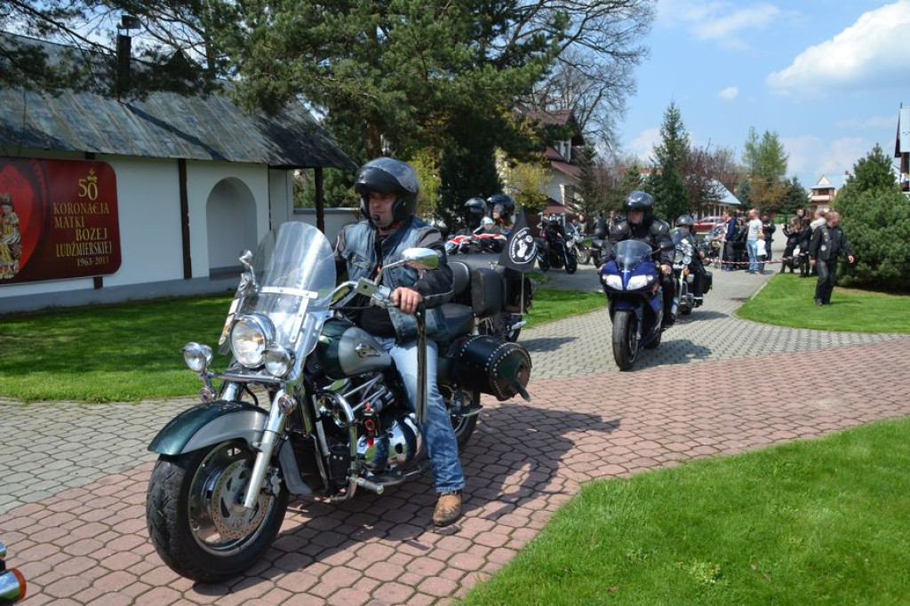 Motocykliści rozpoczynają sezon w Ludźmierzu