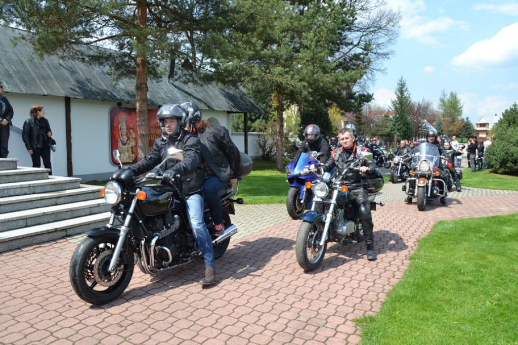 Motocykliści rozpoczynają sezon w Ludźmierzu