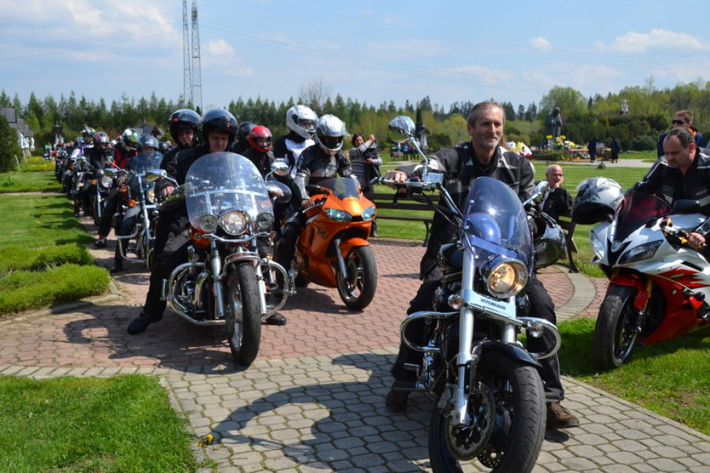 Motocykliści rozpoczynają sezon w Ludźmierzu