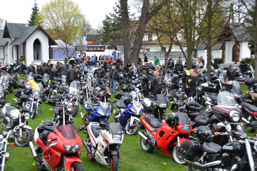 Motocykliści rozpoczynają sezon w Ludźmierzu
