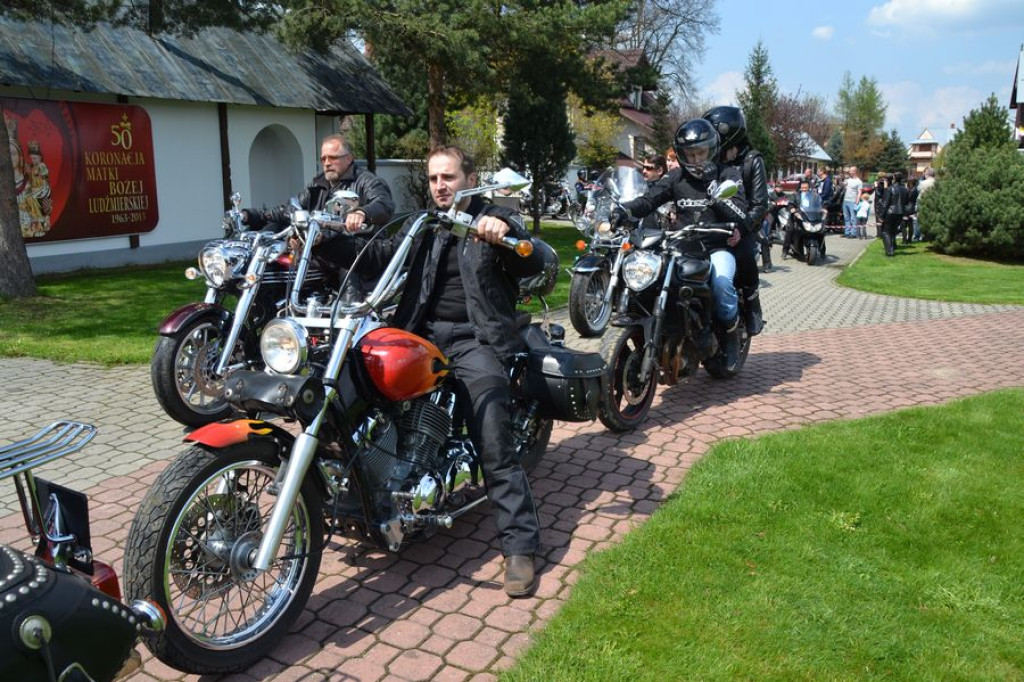 Motocykliści rozpoczynają sezon w Ludźmierzu