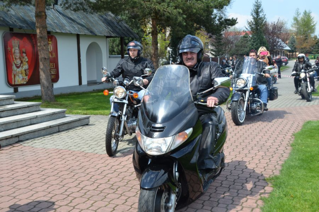 Motocykliści rozpoczynają sezon w Ludźmierzu