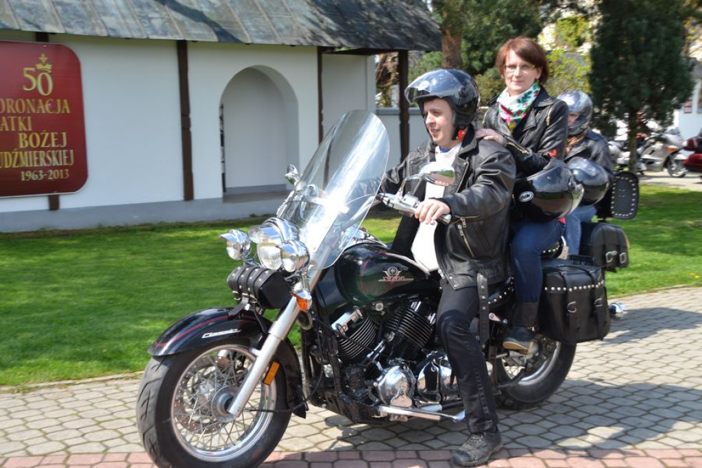 Motocykliści rozpoczynają sezon w Ludźmierzu